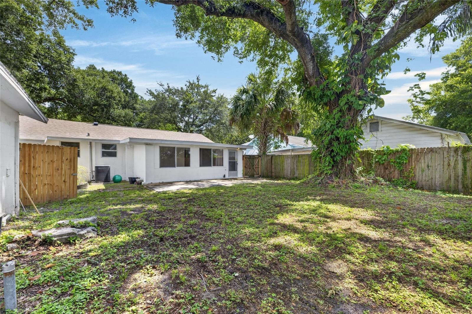 1005 E FLORA ST — photo 40