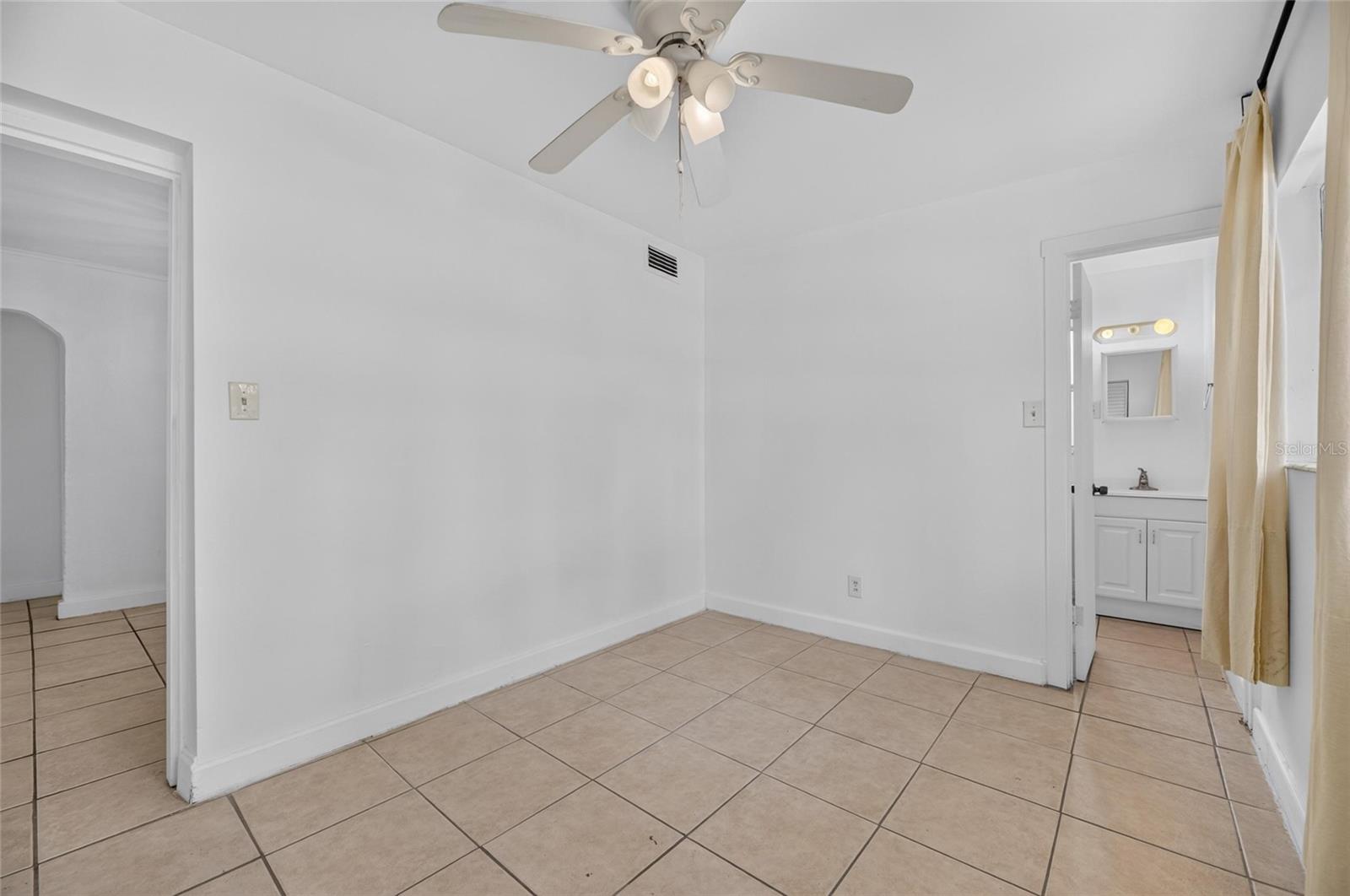 1005 E FLORA ST — photo 23