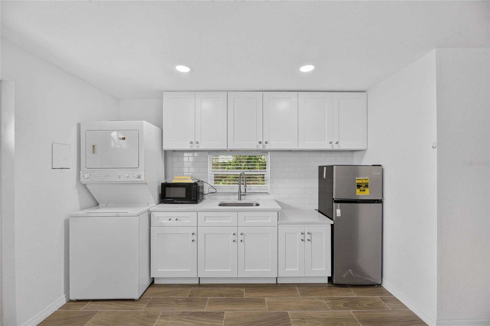 1005 E FLORA ST — photo 52