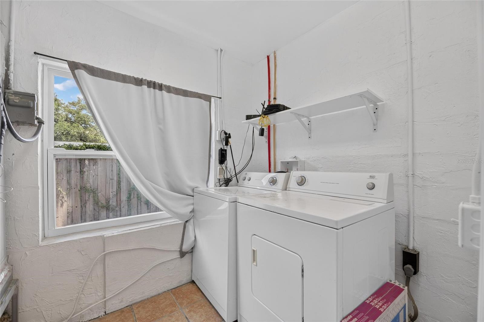 1005 E FLORA ST — photo 15