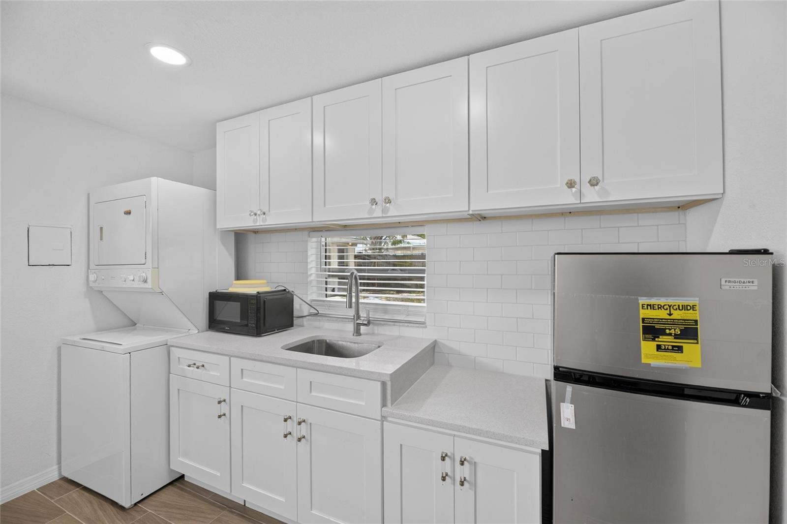 1005 E FLORA ST — photo 53