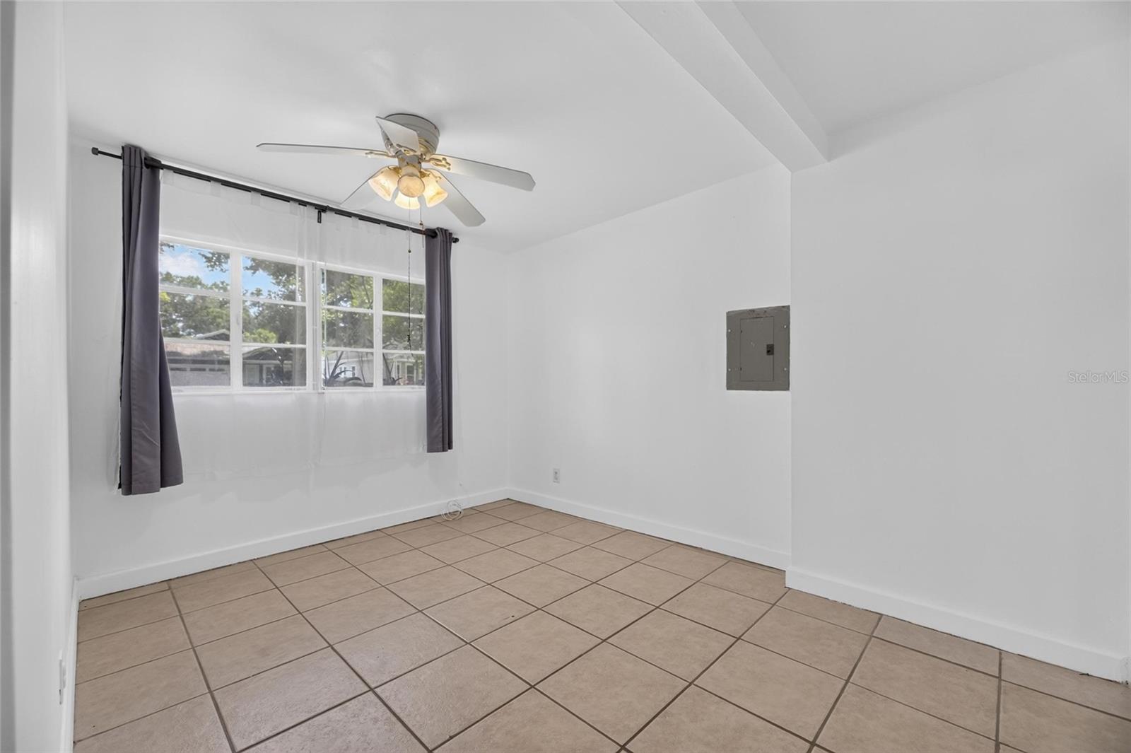 1005 E FLORA ST — photo 19