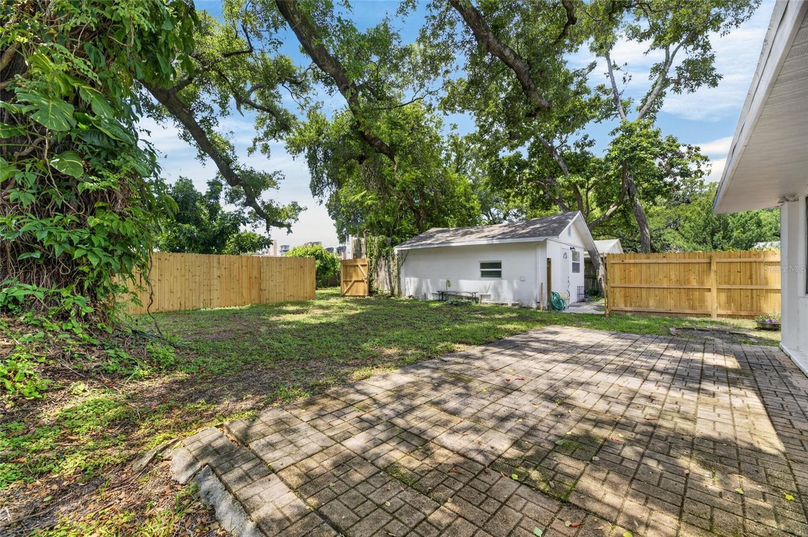 1005 E FLORA ST — photo 3