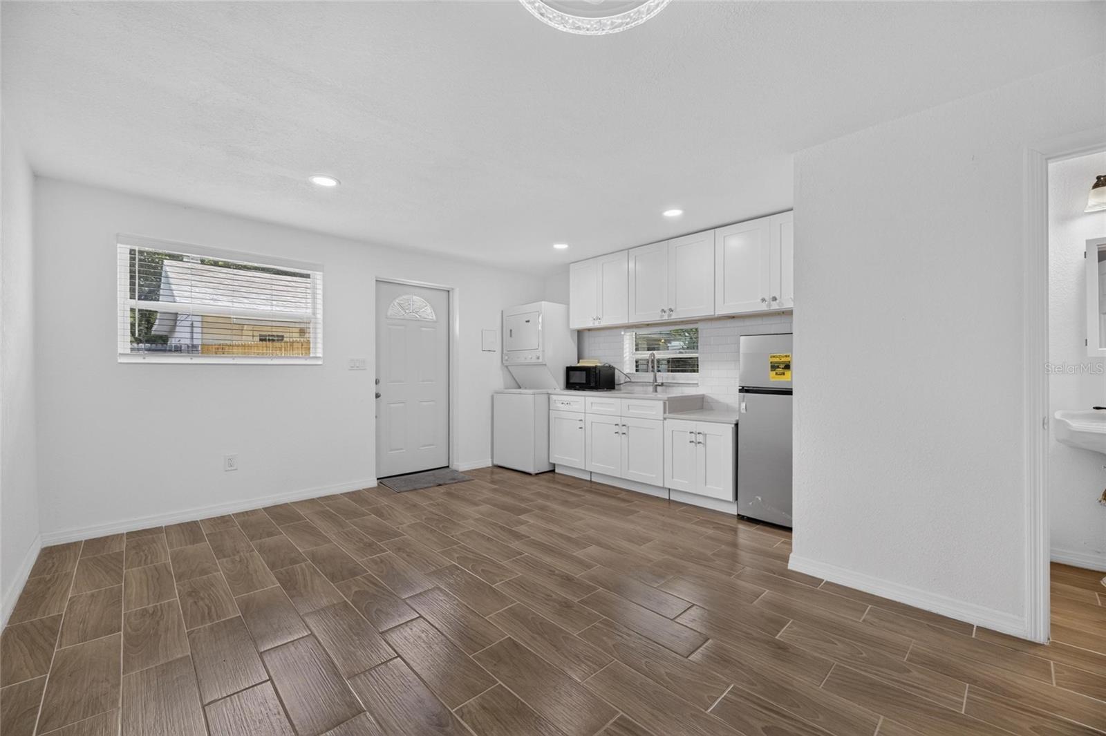 1005 E FLORA ST — photo 49