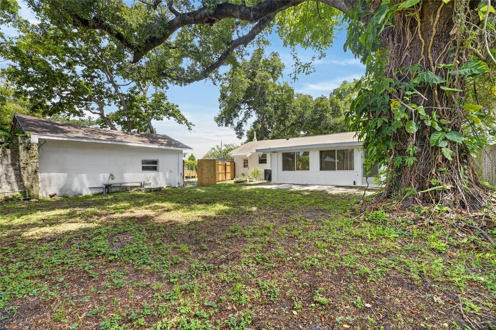 1005 E FLORA ST — photo 38