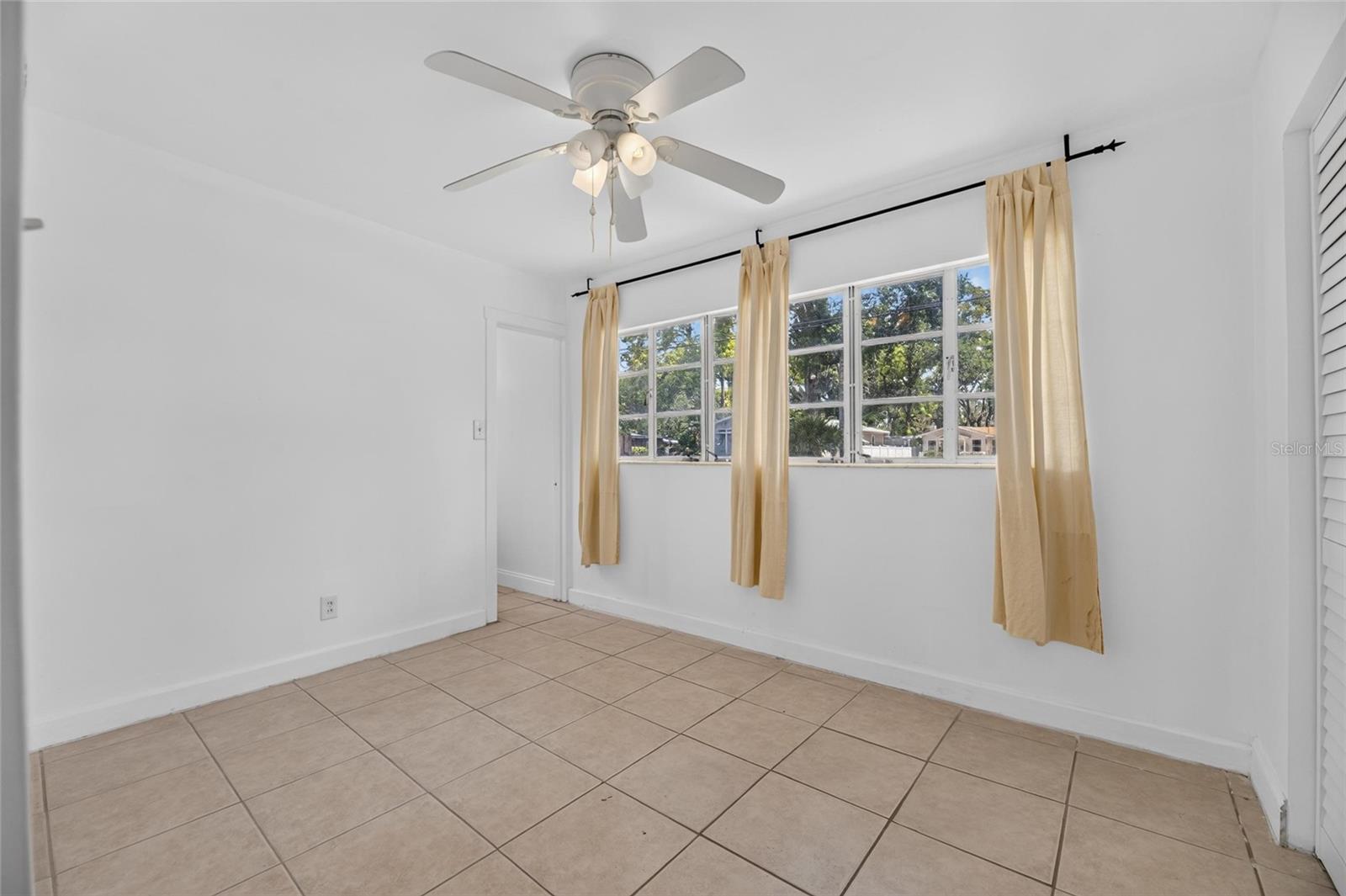 1005 E FLORA ST — photo 22