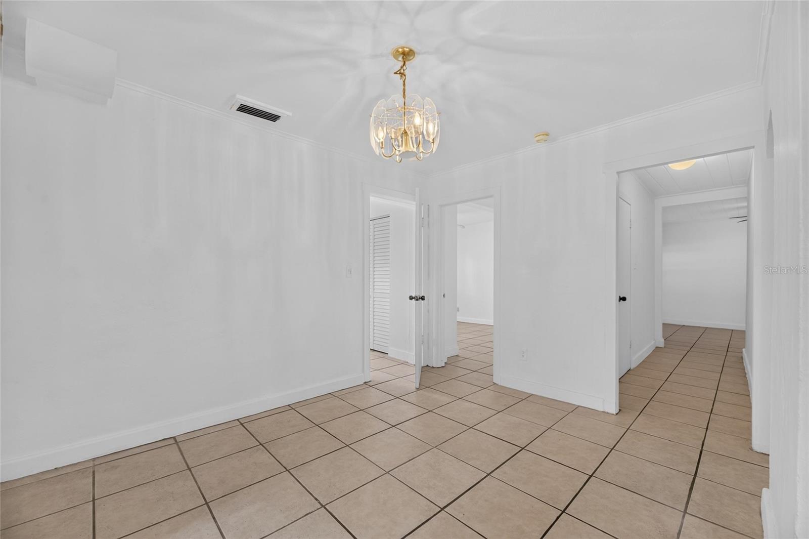 1005 E FLORA ST — photo 13