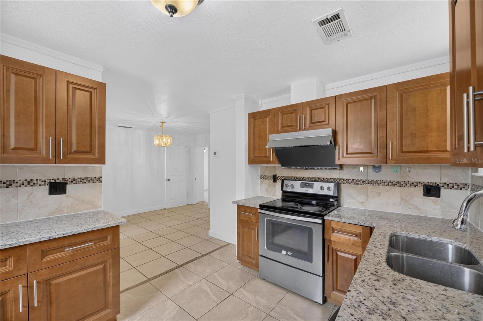 1005 E FLORA ST — photo 18