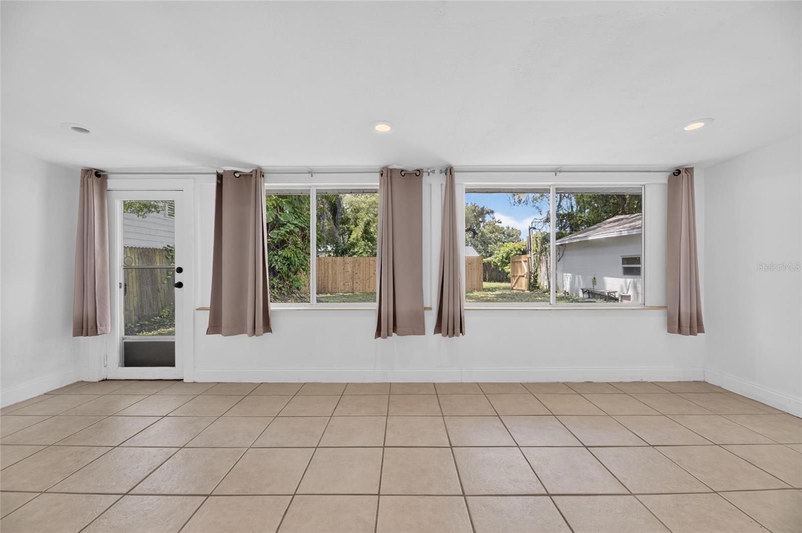 1005 E FLORA ST — photo 37