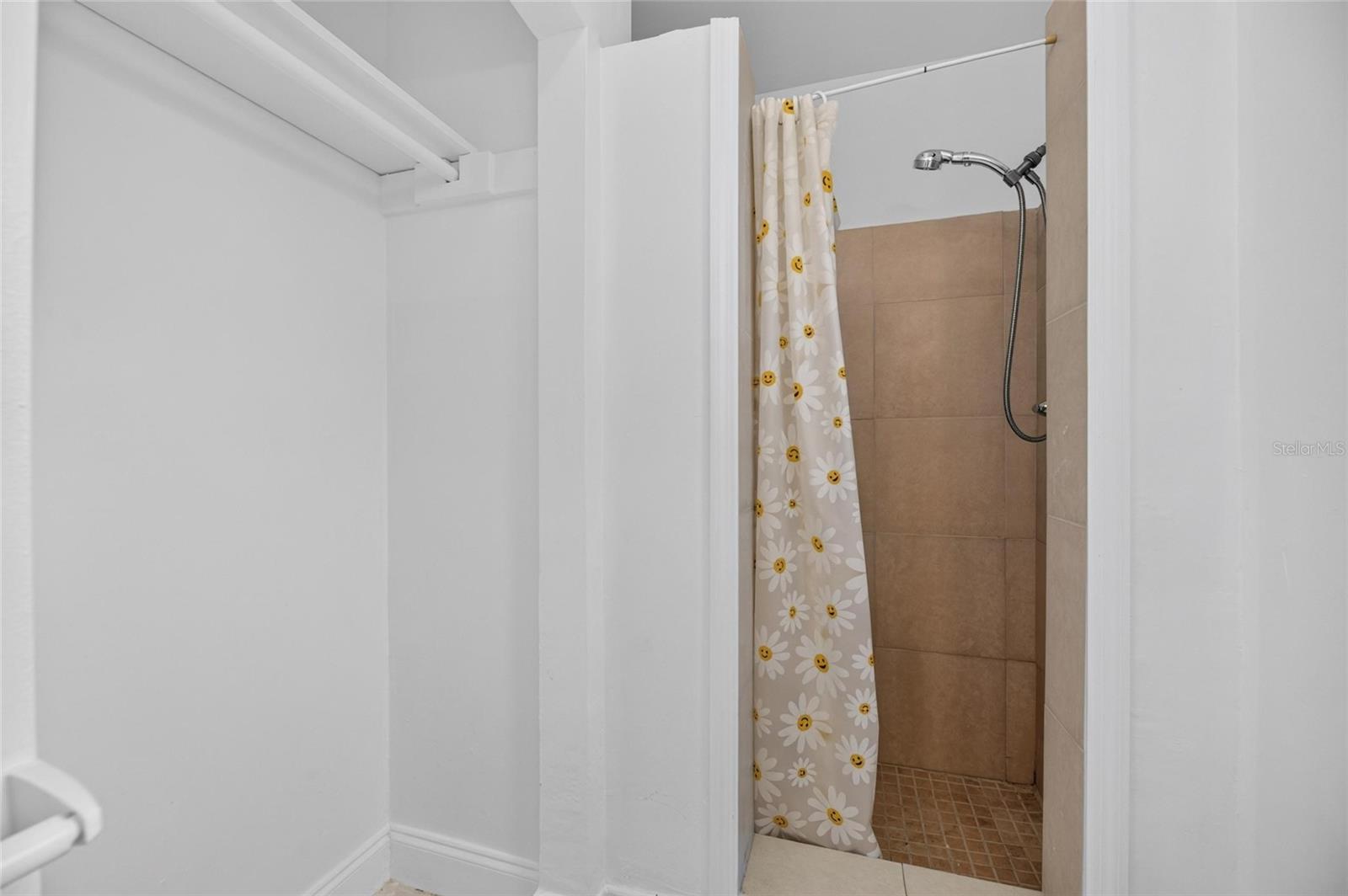 1005 E FLORA ST — photo 27
