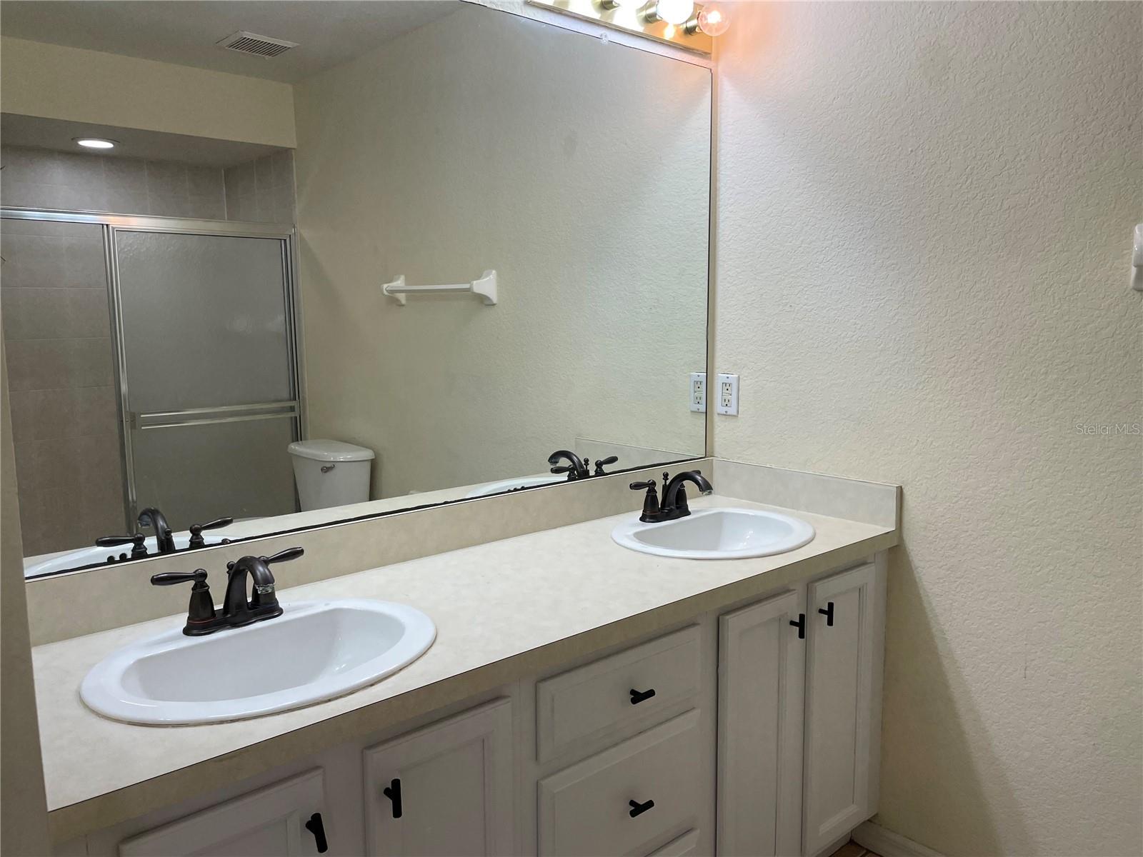 4060 CALATRAVA AVE — photo 10