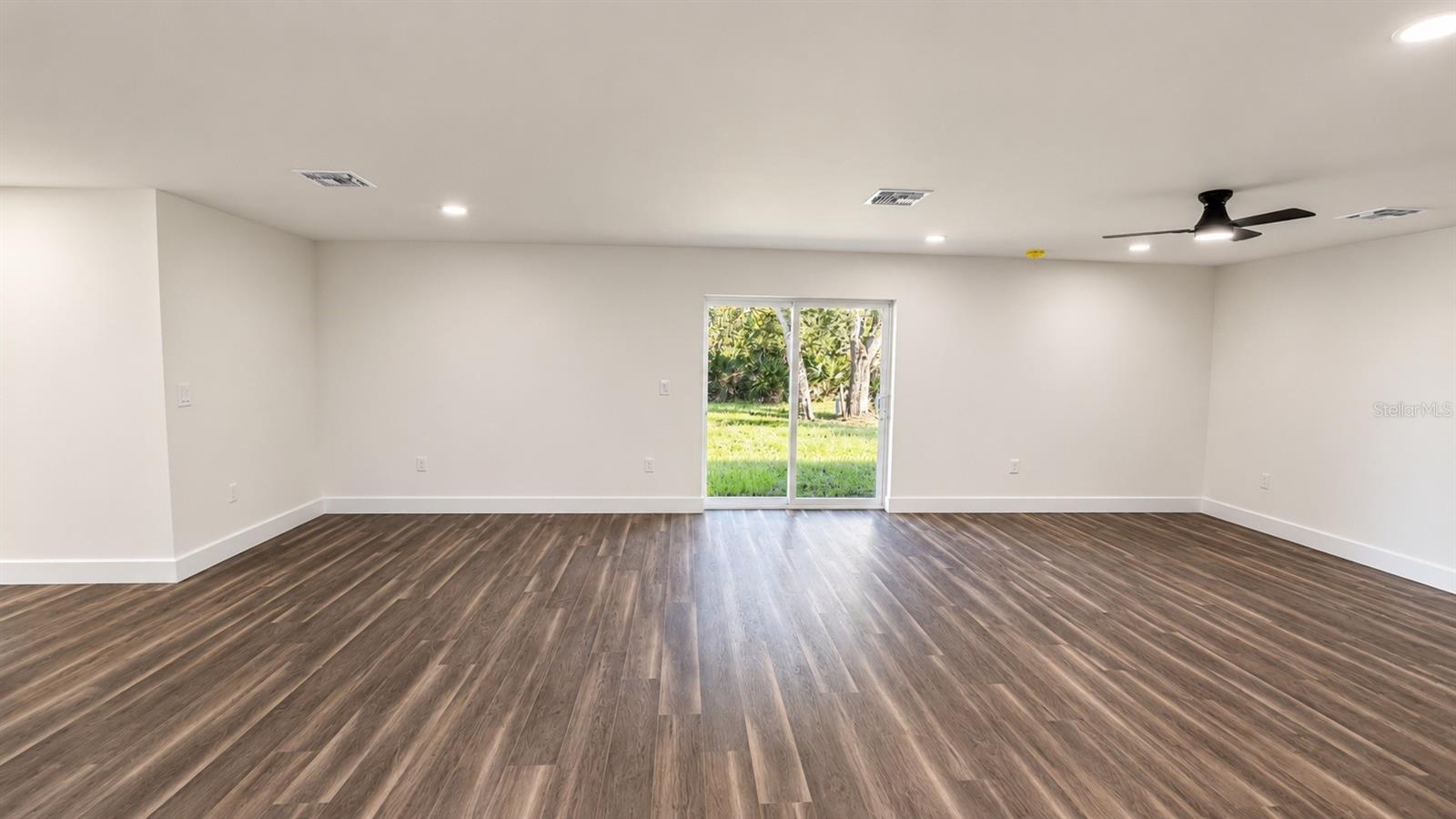 3067 QUARTER ST — photo 11