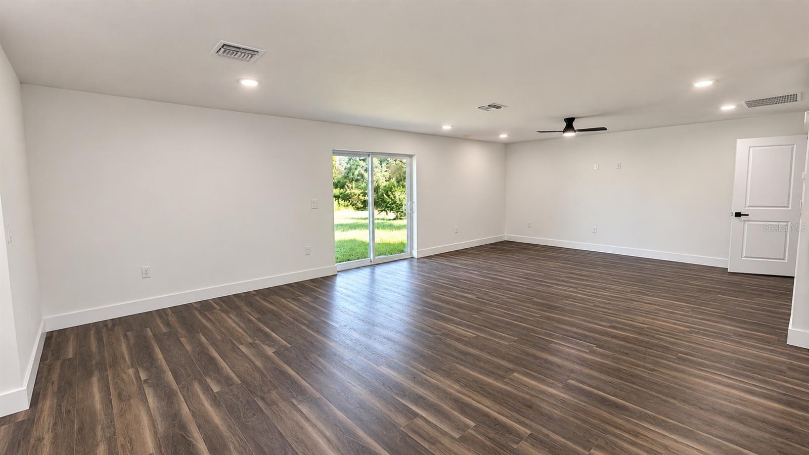 3067 QUARTER ST — photo 10