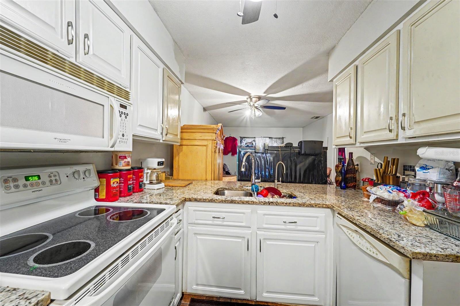 12435 KNOLLBROOK LN — photo 5