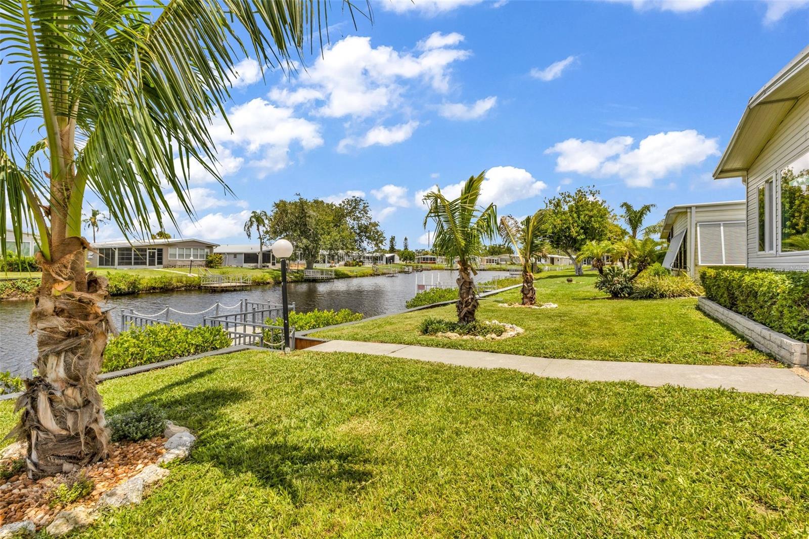 114 MARTINIQUE RD — photo 47