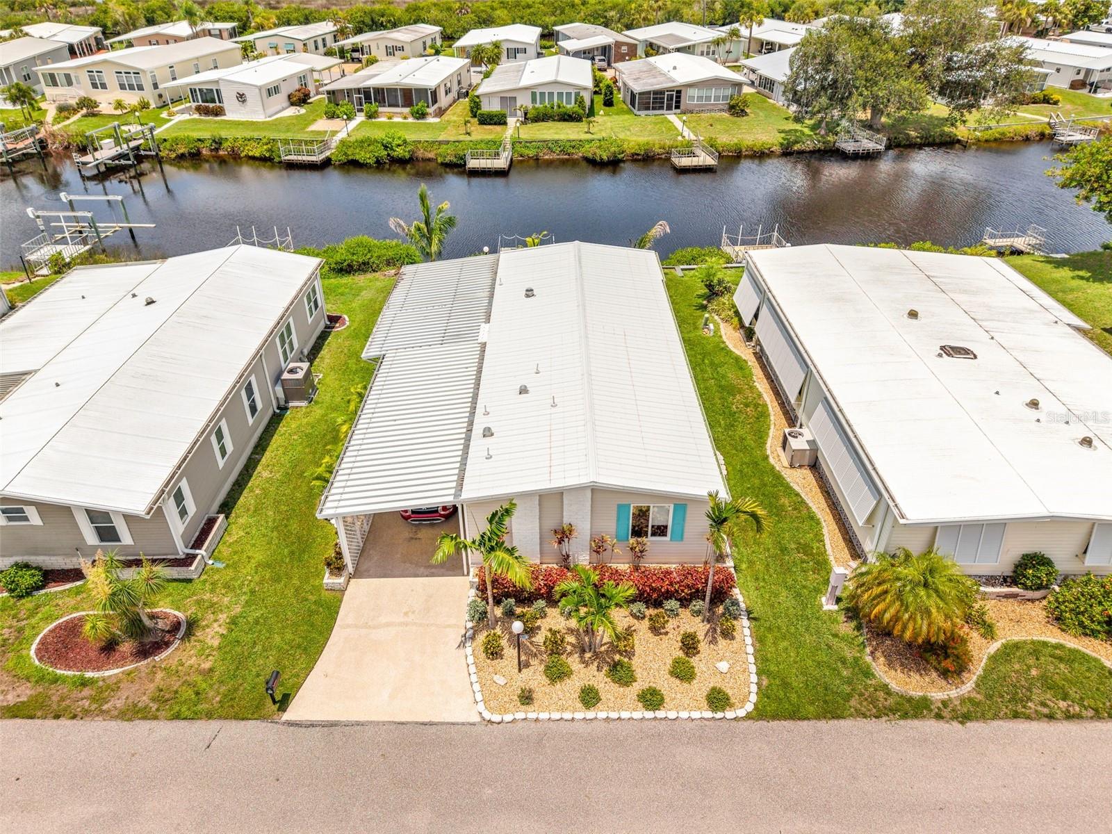114 MARTINIQUE RD — photo 48