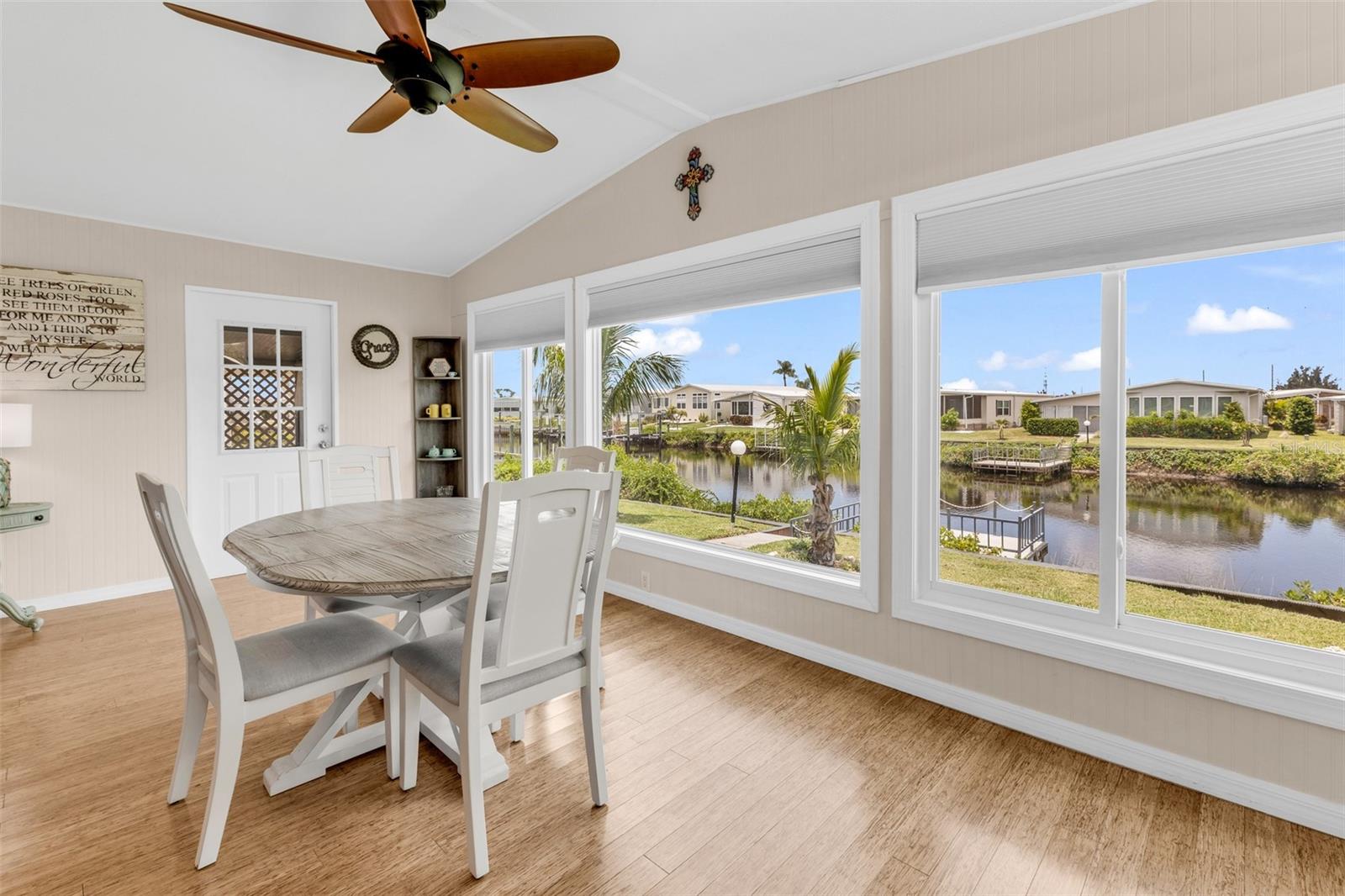 114 MARTINIQUE RD — photo 21