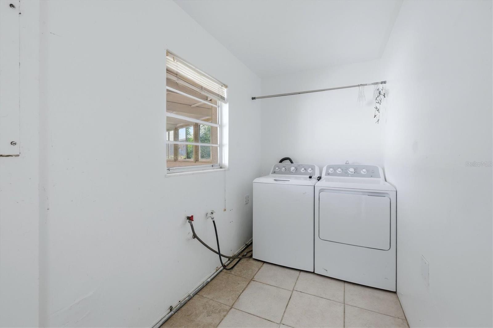 200 ORDUNA DR — photo 34