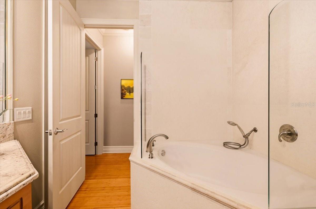 3257 WENONA DR — photo 35
