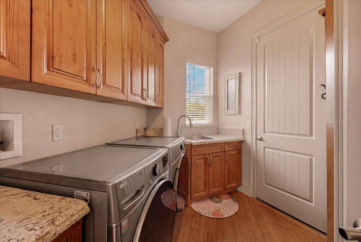 3257 WENONA DR — photo 37