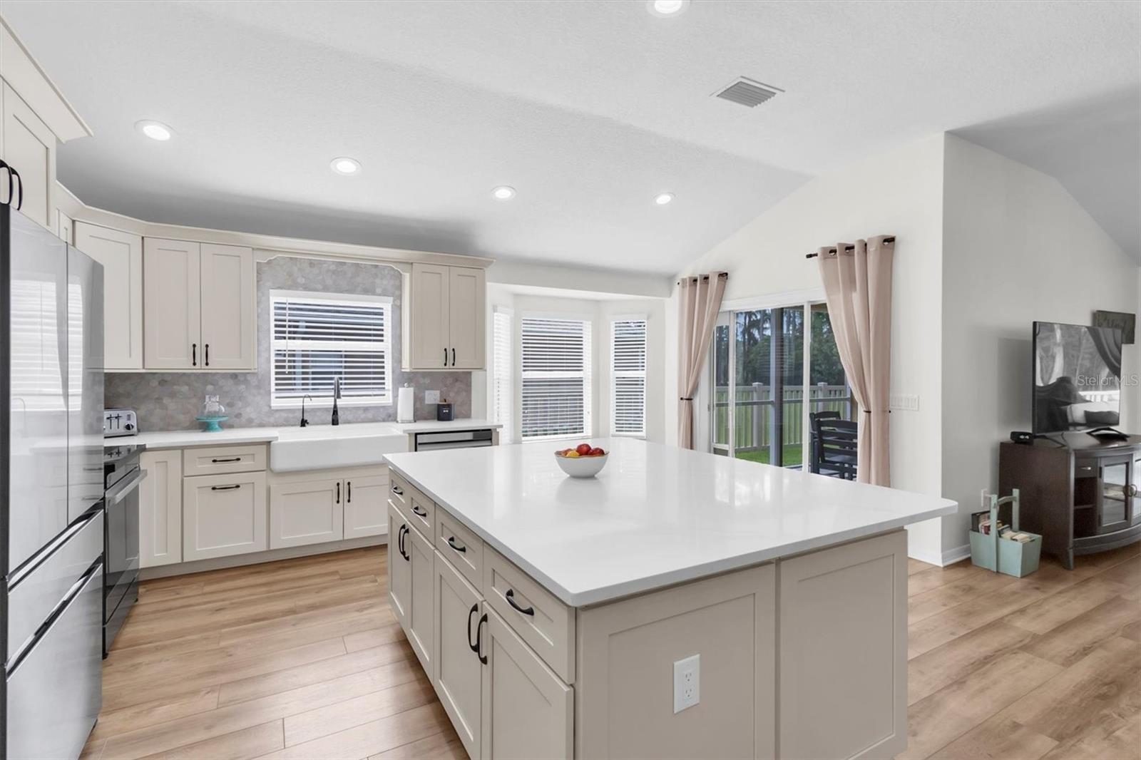 7832 BLUE SPRING DR — photo 3