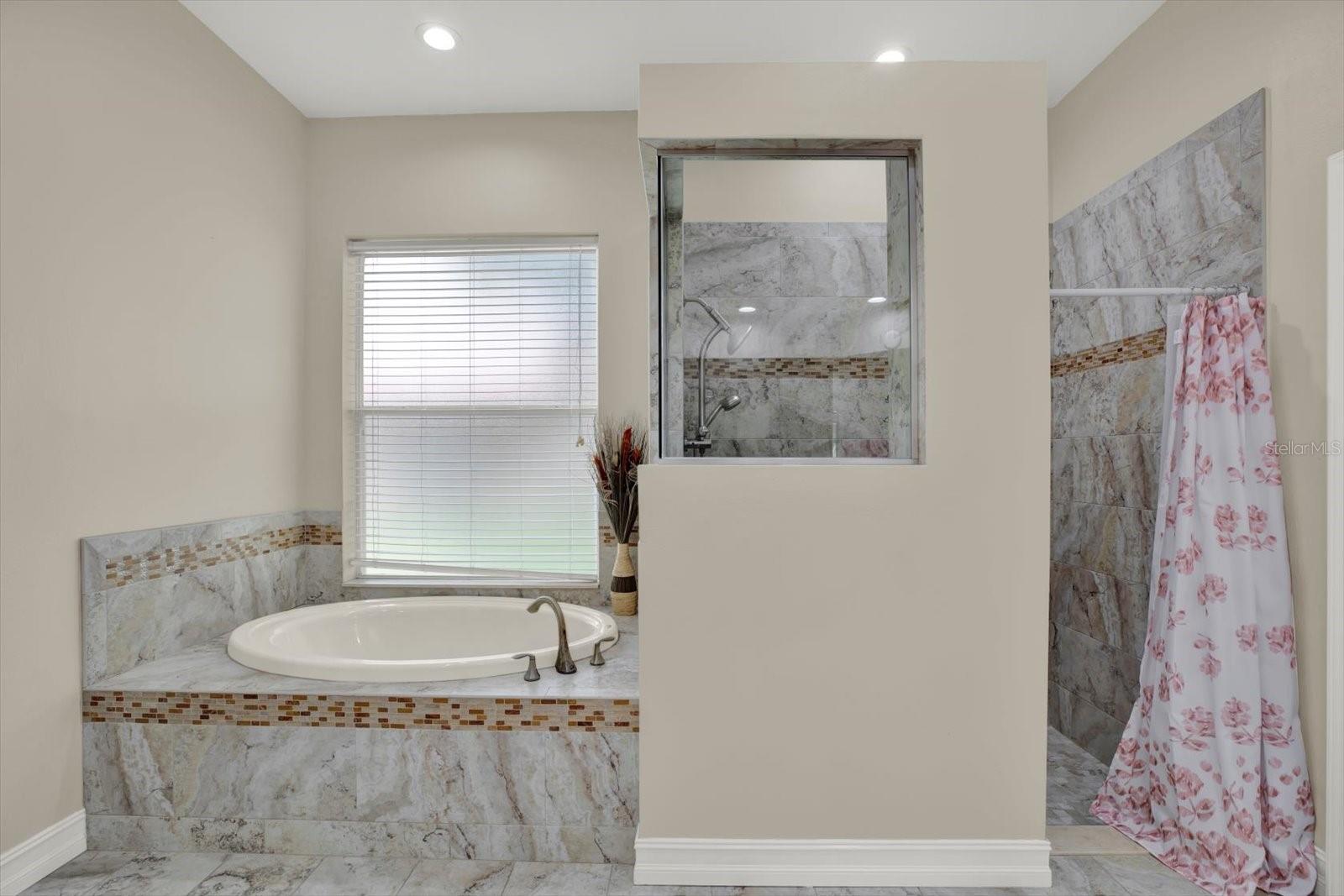 9137 CREEDMOOR LN — photo 26