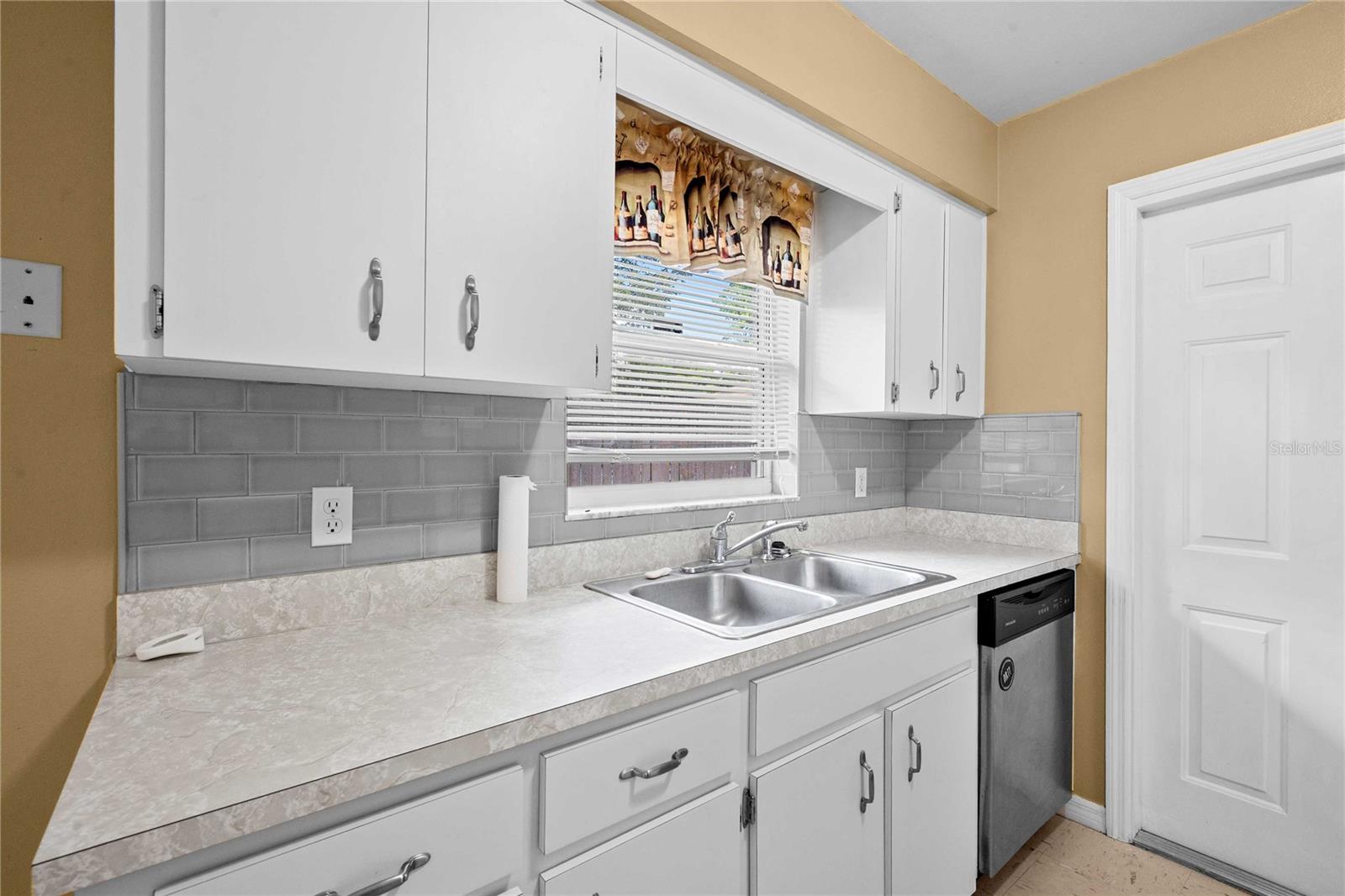 5435 TANGERINE DR — photo 17