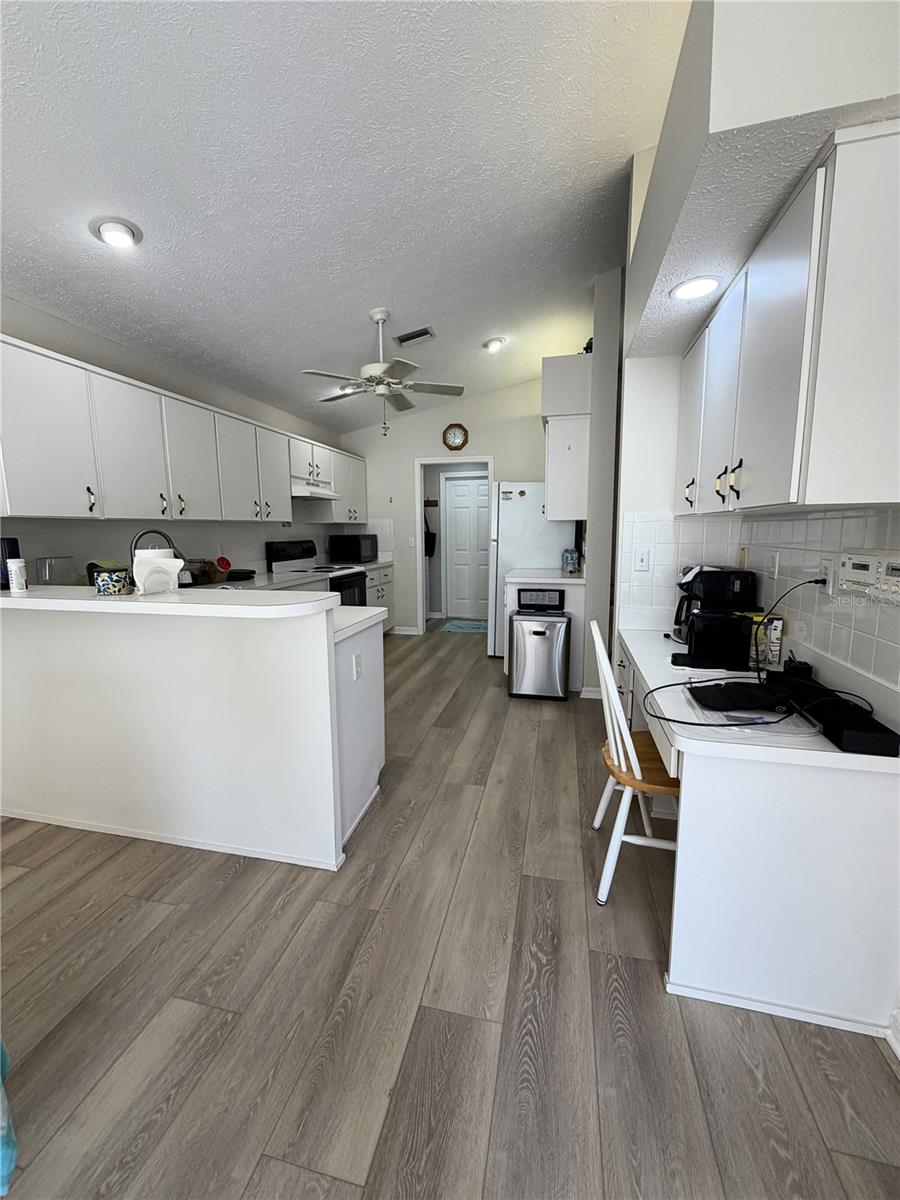 10542 MAGRATH LN — photo 3
