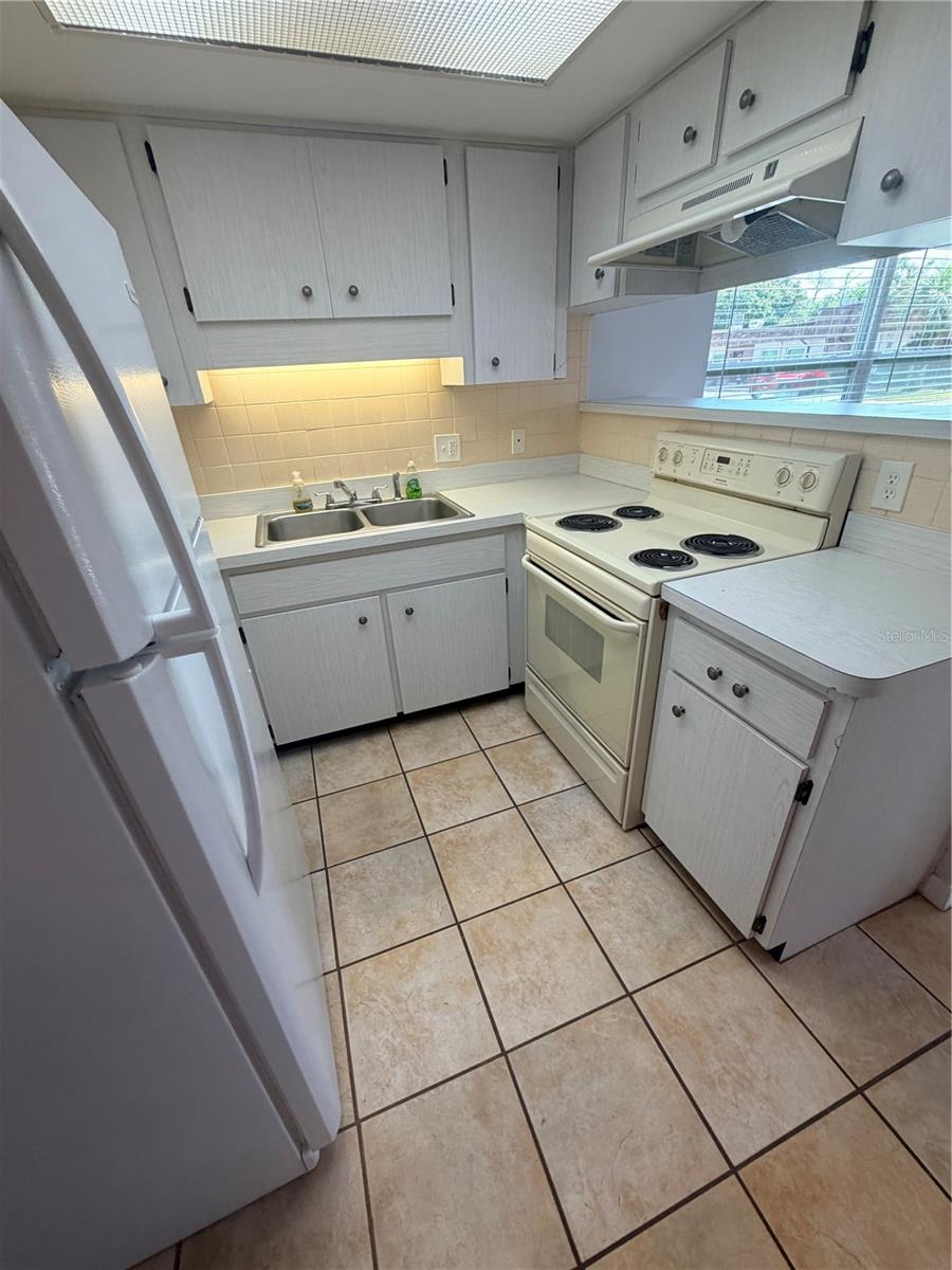 6050 CHESHAM DR #5 — photo 5