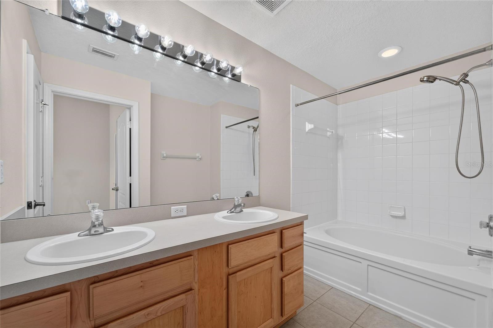 1019 VISTA CAY CT — photo 63