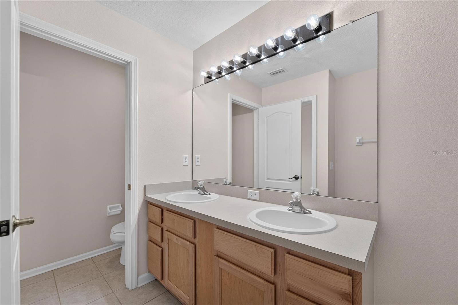 1019 VISTA CAY CT — photo 64