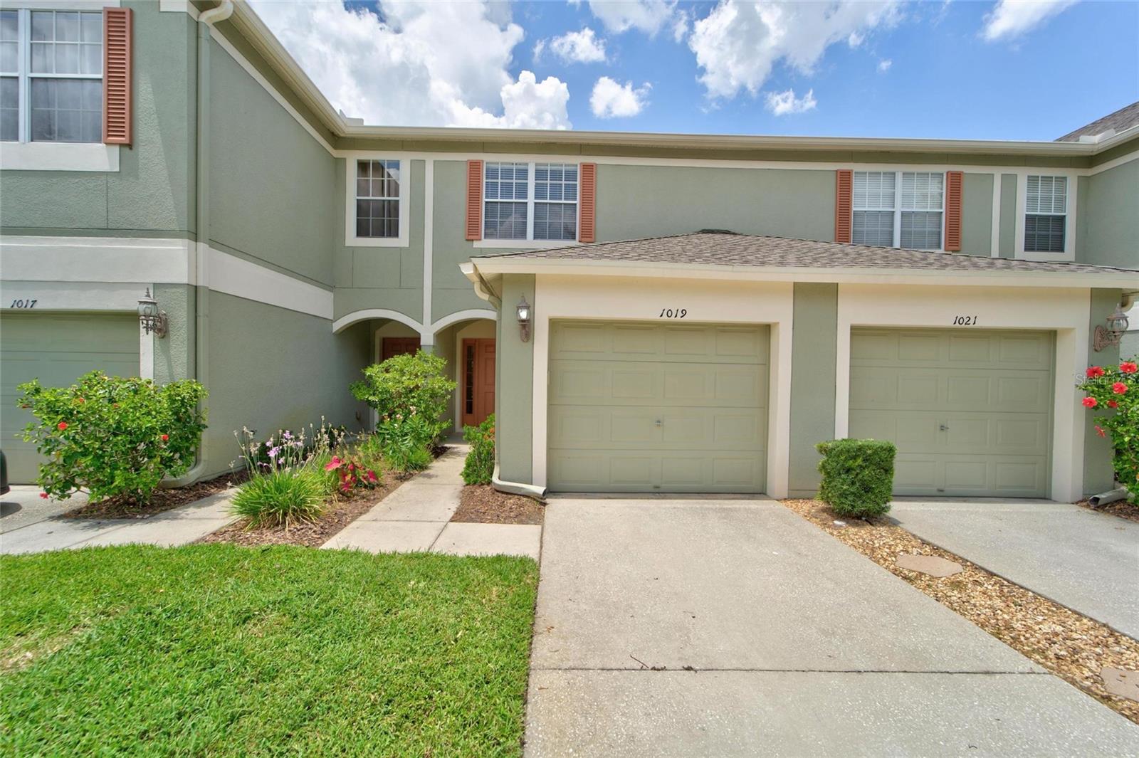 1019 VISTA CAY CT — photo 2