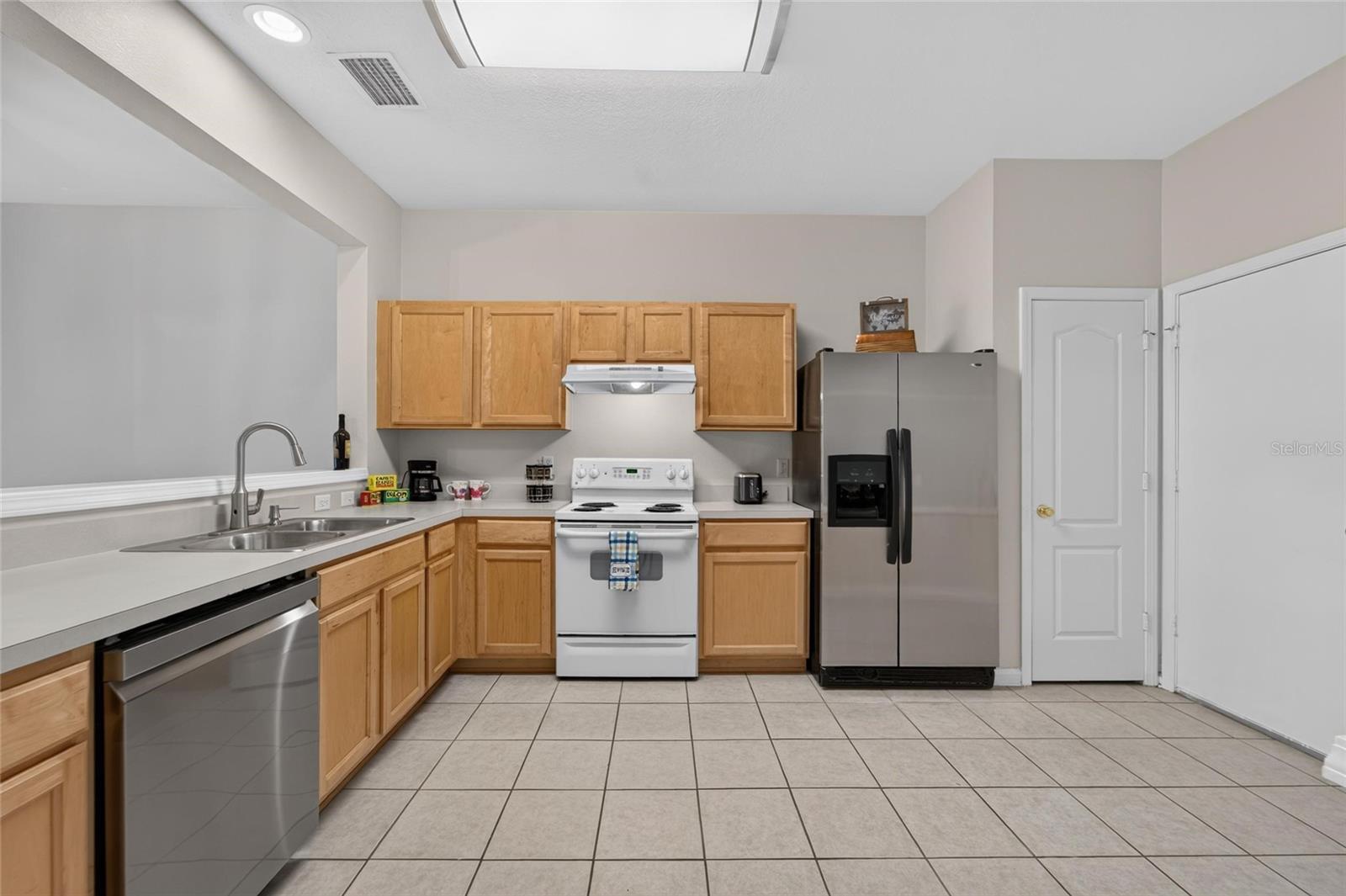 1019 VISTA CAY CT — photo 25