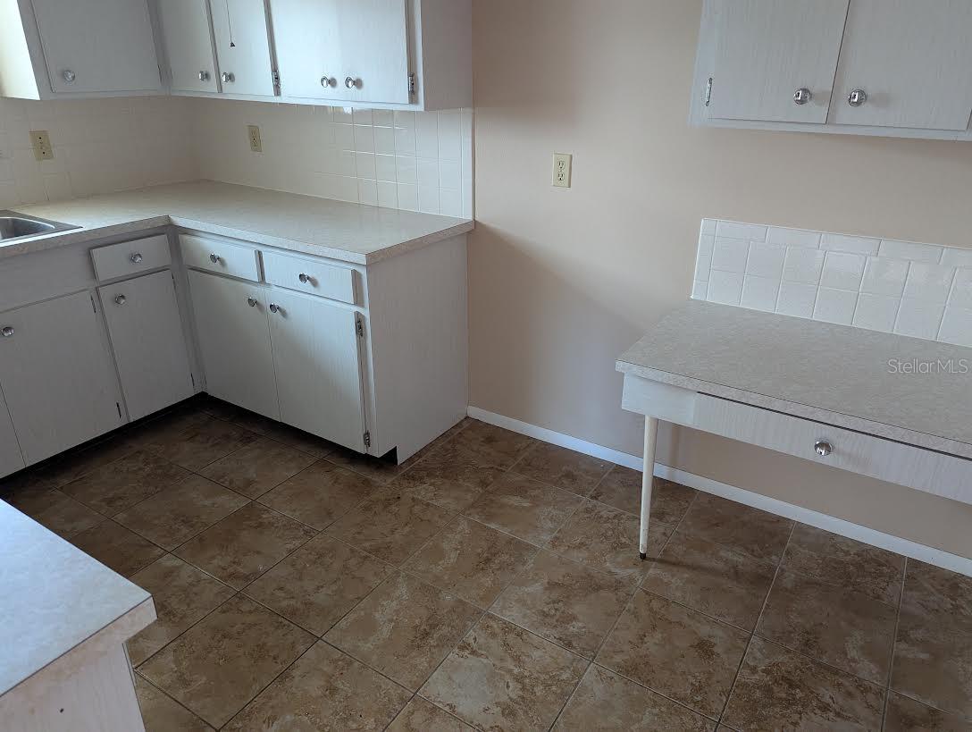 175 ENGLEWOOD HEIGHTS RD — photo 3