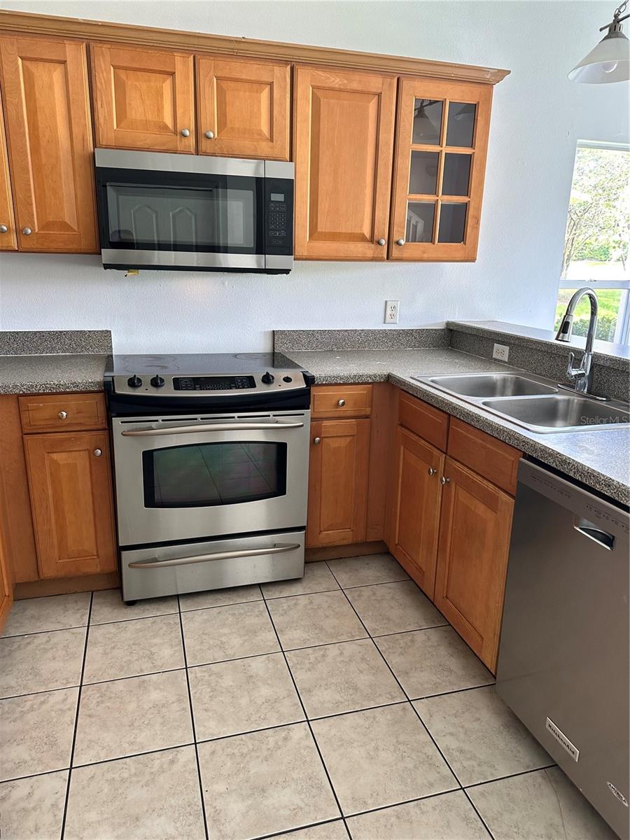 8961 IRON OAK AVE — photo 4