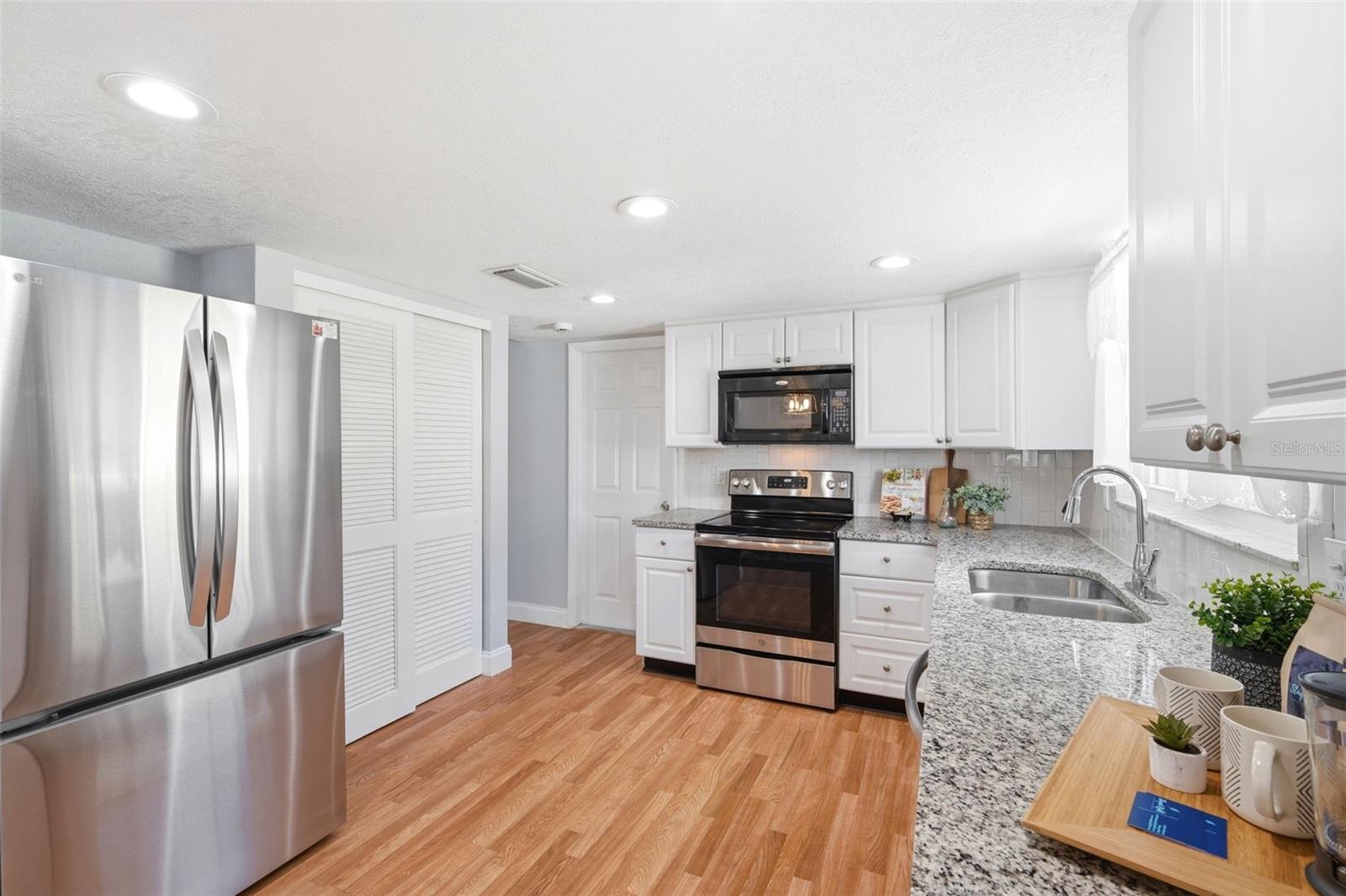 8233 REDFIELD DR — photo 19