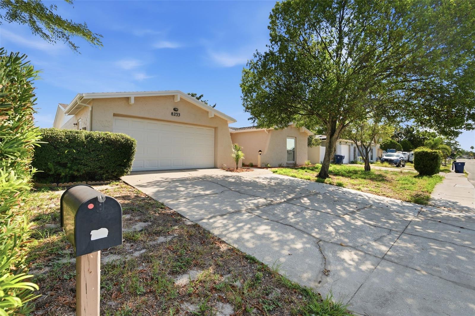 8233 REDFIELD DR — photo 4