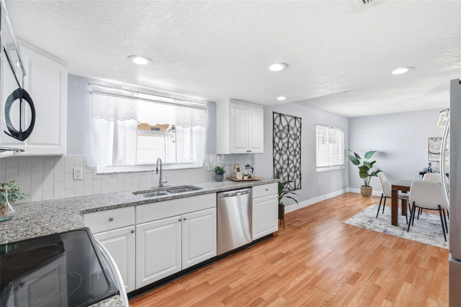8233 REDFIELD DR — photo 16