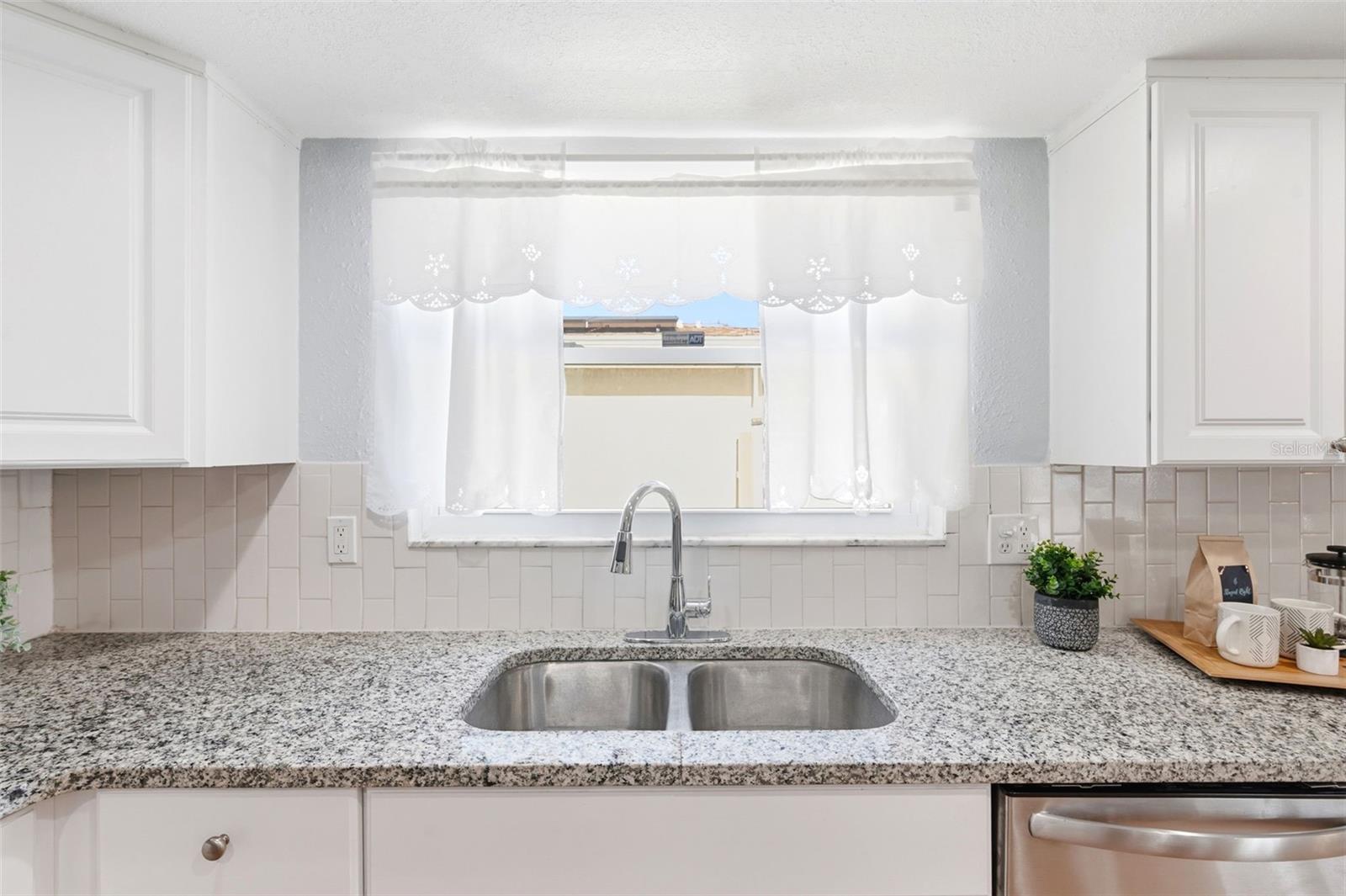 8233 REDFIELD DR — photo 20