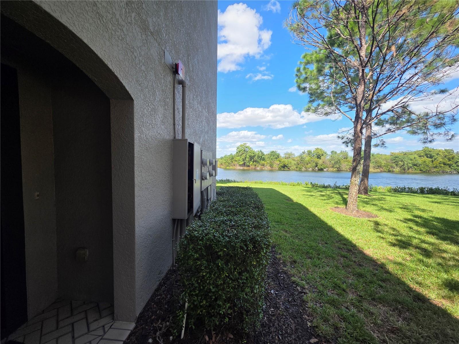 2401 LEXINGTON OAK DR — photo 18