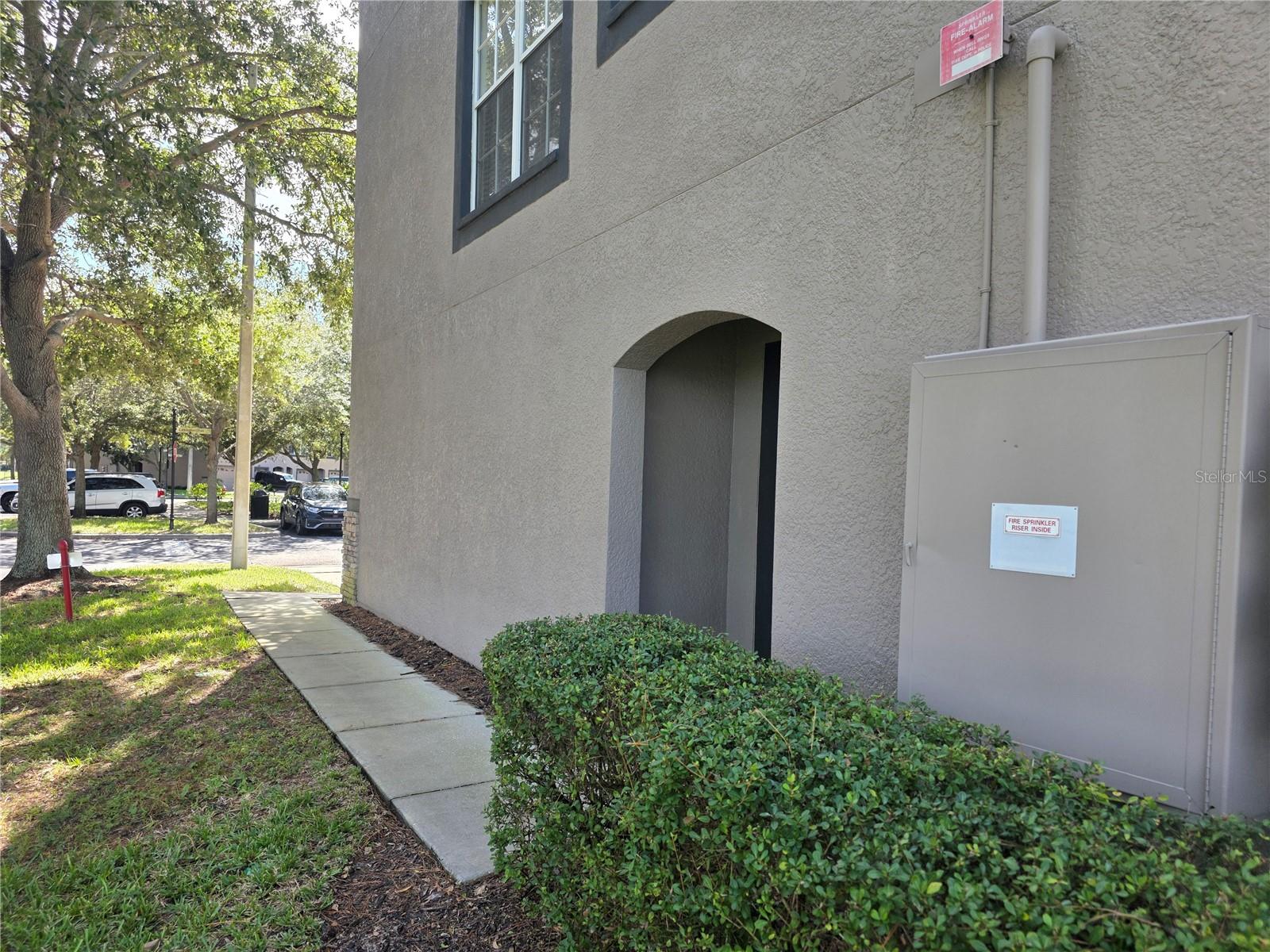 2401 LEXINGTON OAK DR — photo 17
