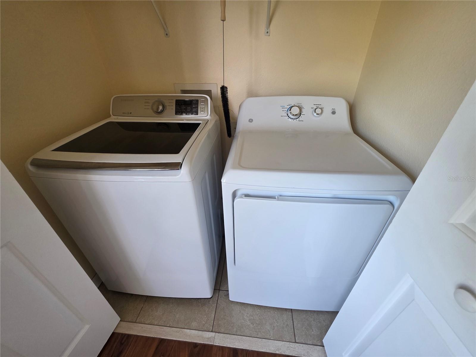2401 LEXINGTON OAK DR — photo 30