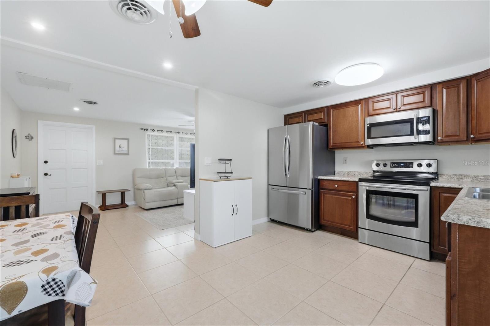 329 SAN BENITO AVE — photo 16