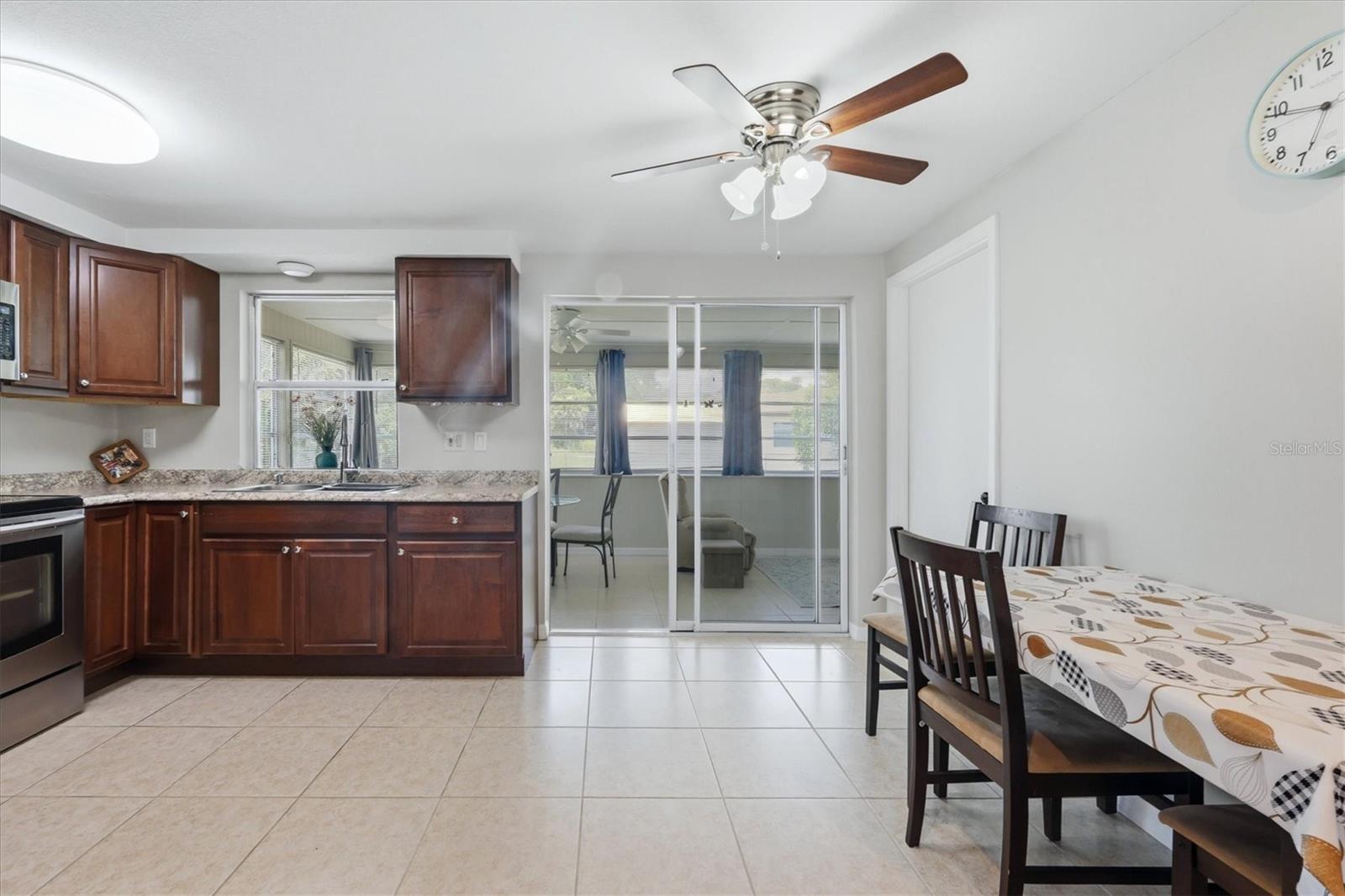 329 SAN BENITO AVE — photo 15