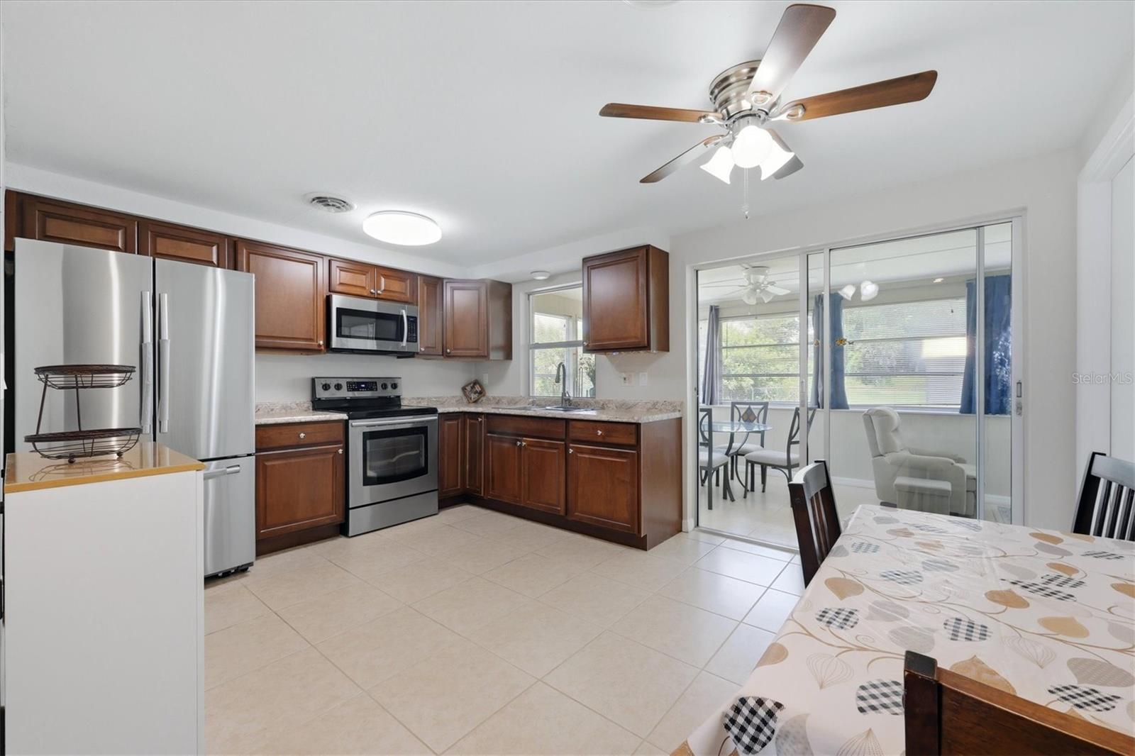 329 SAN BENITO AVE — photo 14