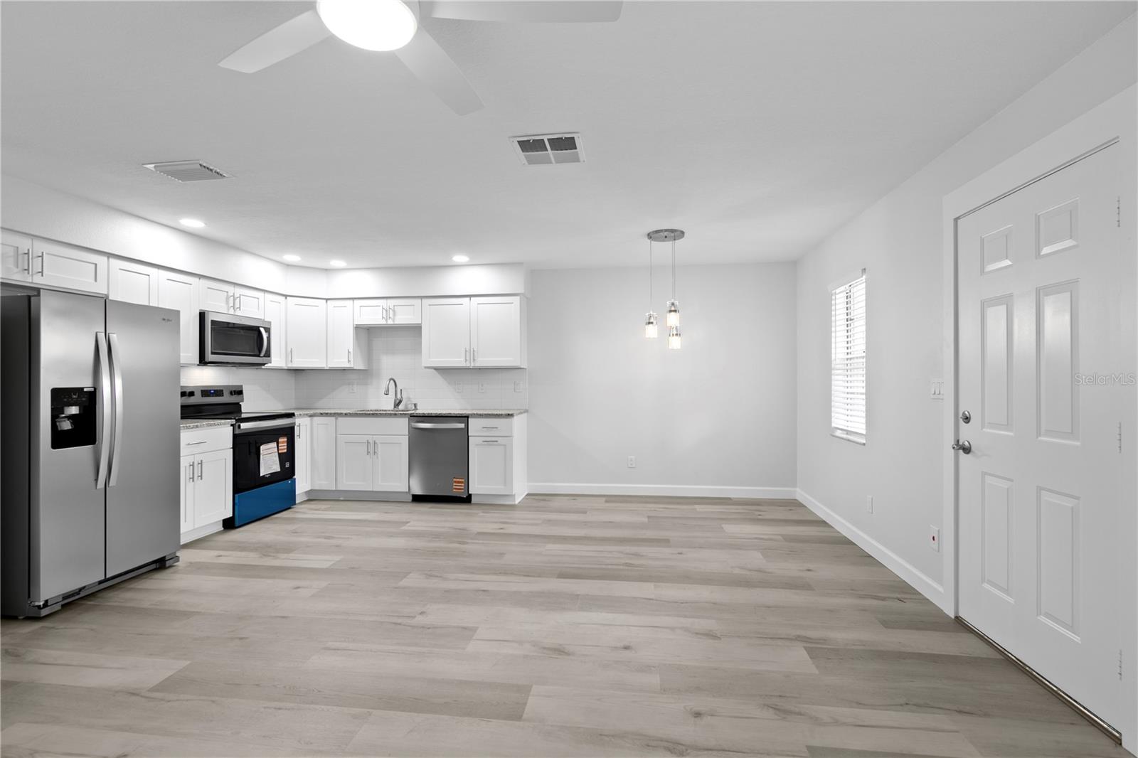 6225 ELMHURST DR — photo 2