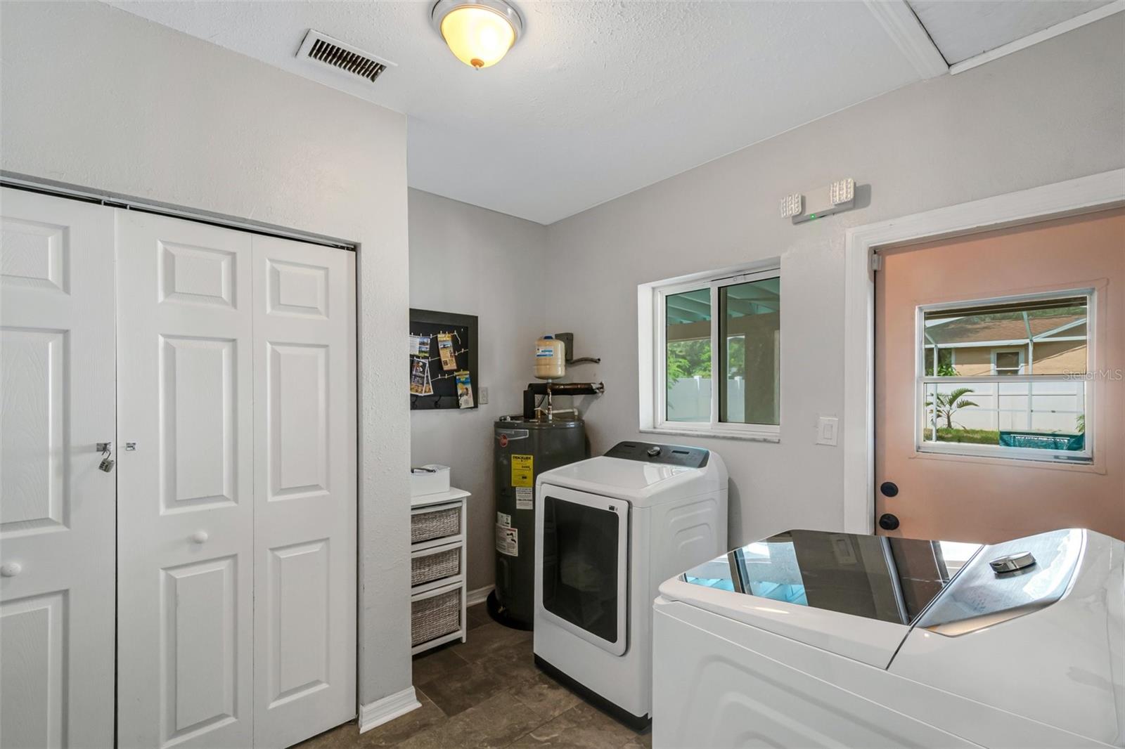 1600 LORETTA AVE NW — photo 33