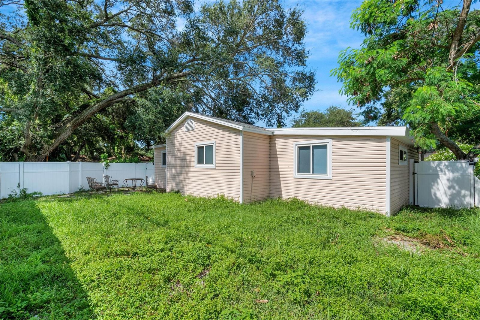 1600 LORETTA AVE NW — photo 47