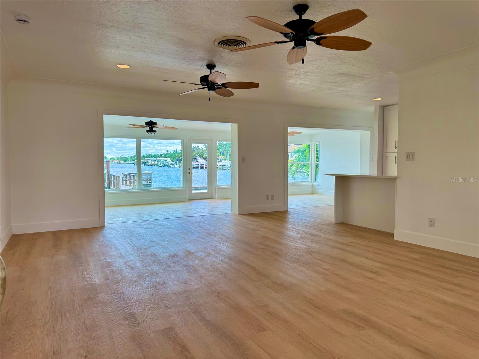 902 OAKWOOD DR — photo 6