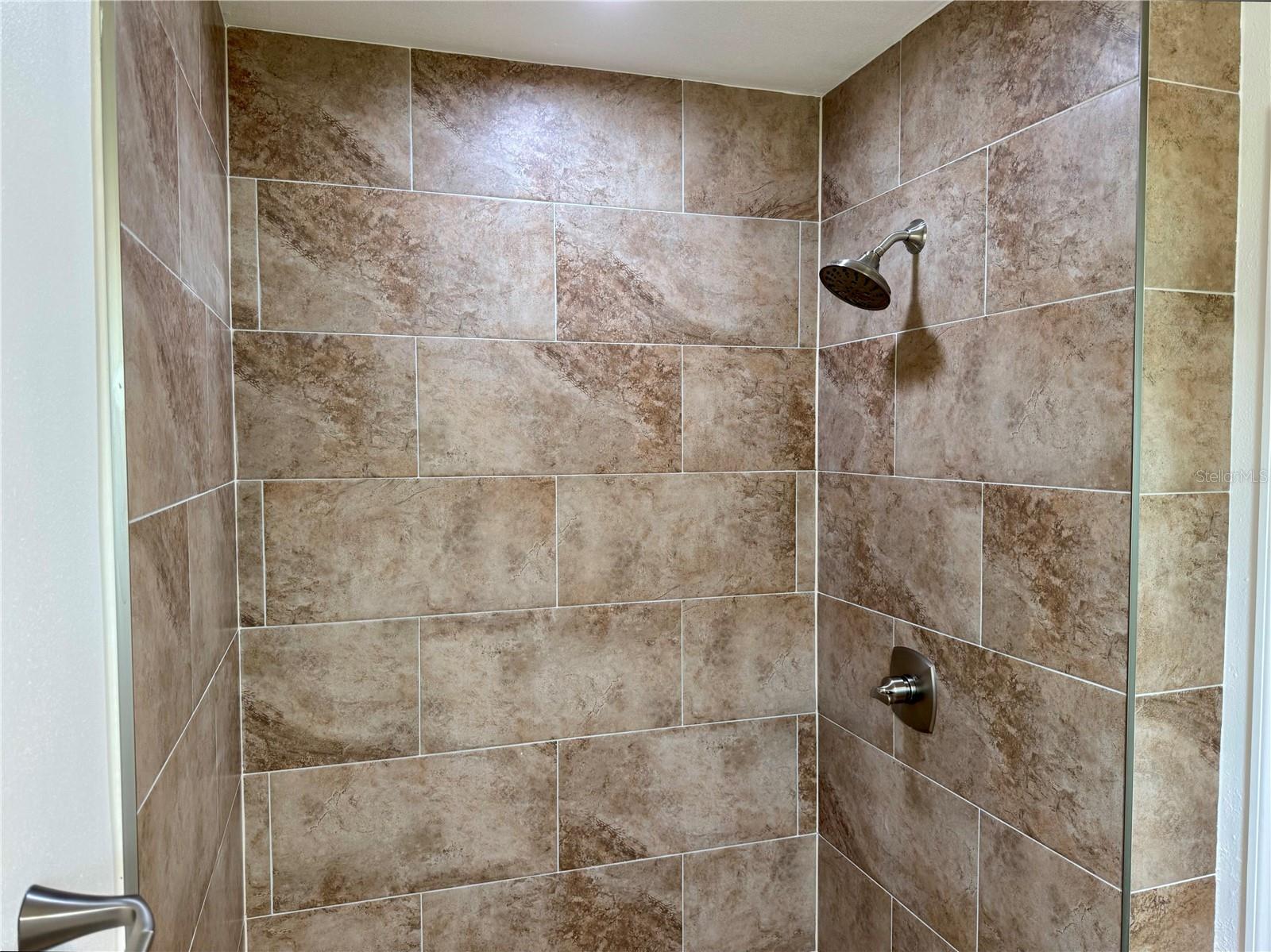 902 OAKWOOD DR — photo 14